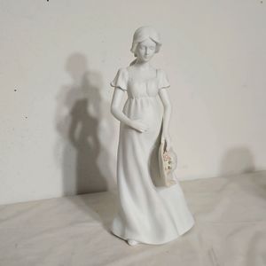 EUC PRECIOUS MEMORIES - Appletree Design - Pregnant Lady Holding Hat Figurine